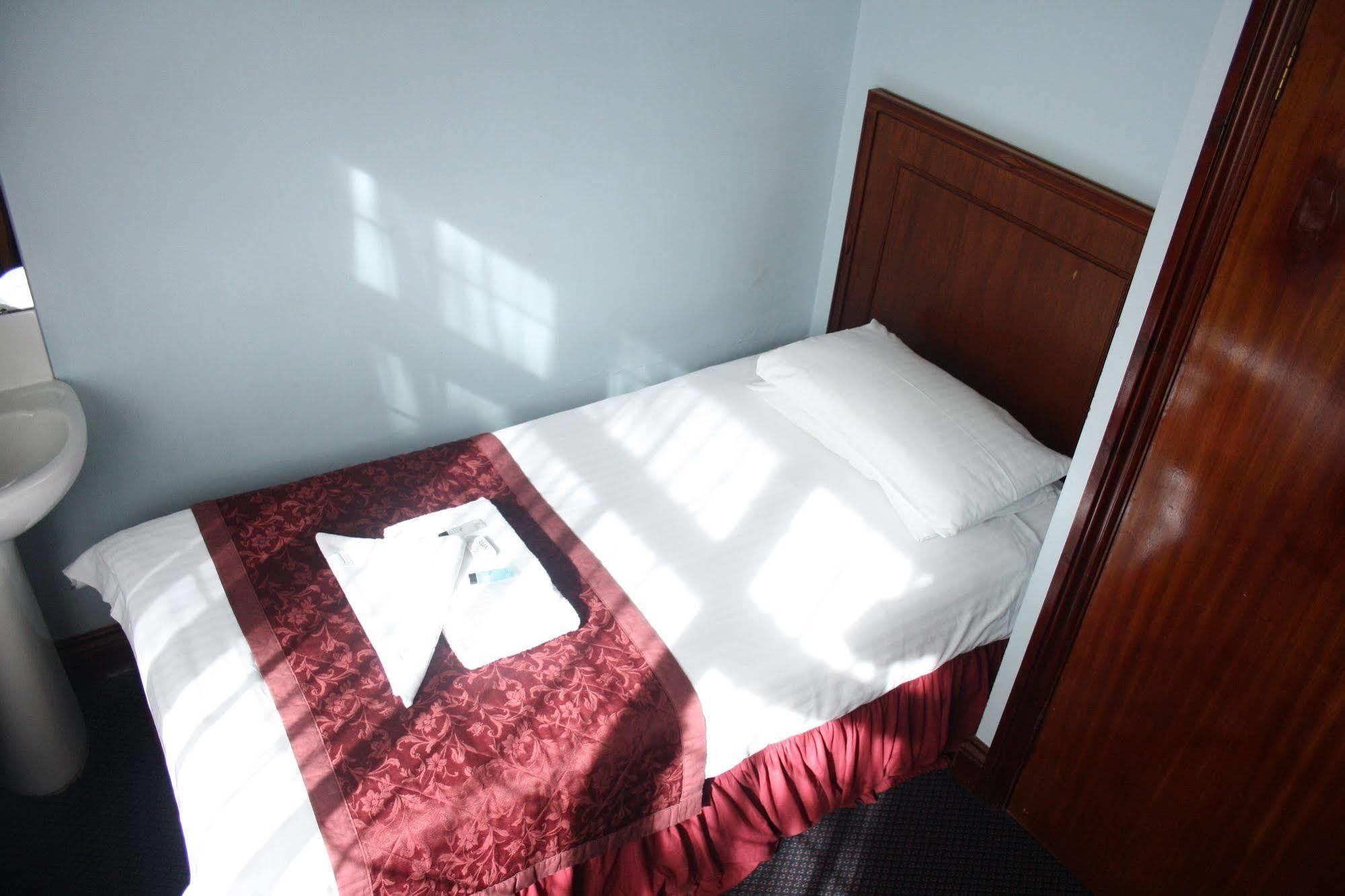 Kings Paget Hotel West Drayton  Exteriör bild